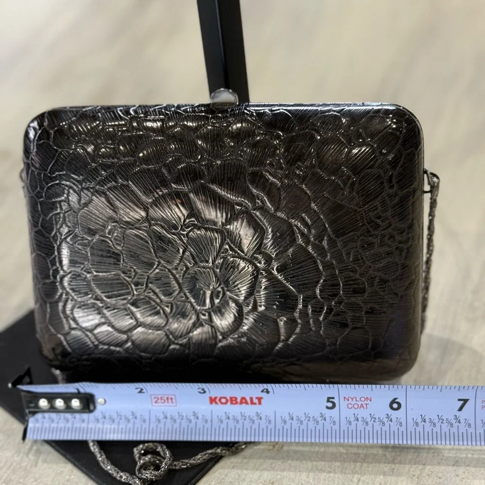 La Regale Metallic Embossed Floral Clutch - Silver